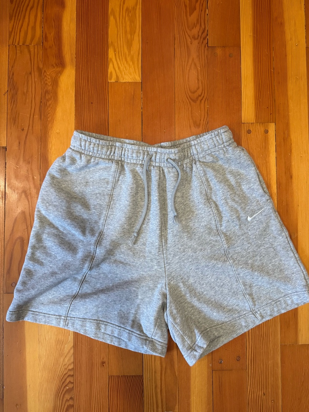 Nike Sportswear Essential High-Rise Fleece Shorts - Heather Gray - Medium